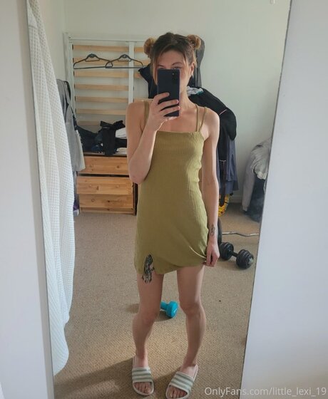 Little Lexi 19 OnlyFans Nacktfotos