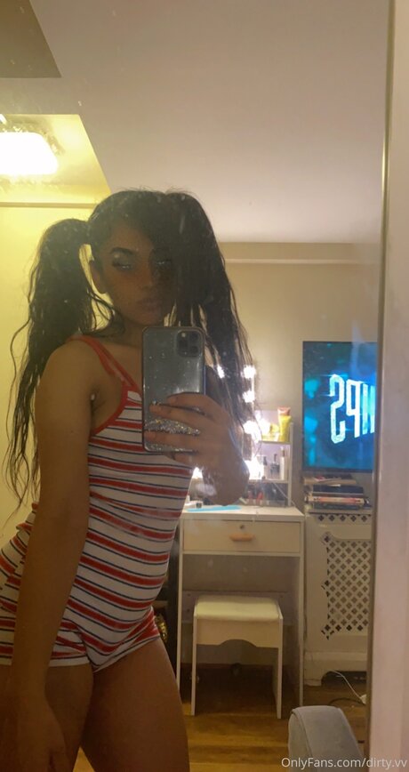 Dirty Vv OnlyFans Brüste Bild