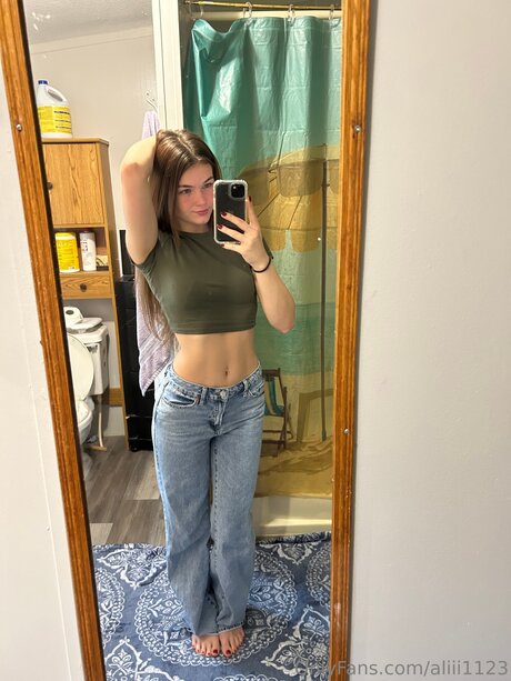 Aliii1123 Oben ohne OnlyFans