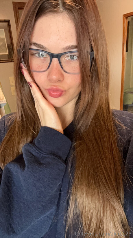 Aliii1123 OnlyFans-Leaks