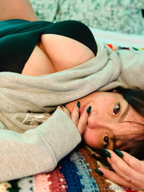 Velvet Cakes Nacktbilder von OnlyFans