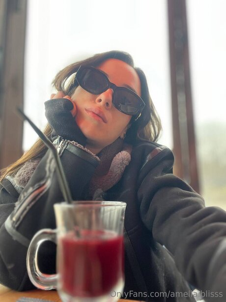 Amelia Blisss Nacktpornos auf OnlyFans