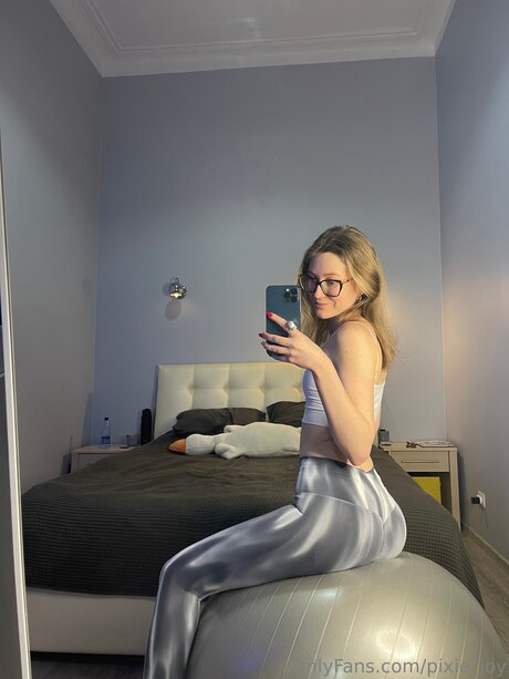 Pixie Joy Nacktpornos auf OnlyFans