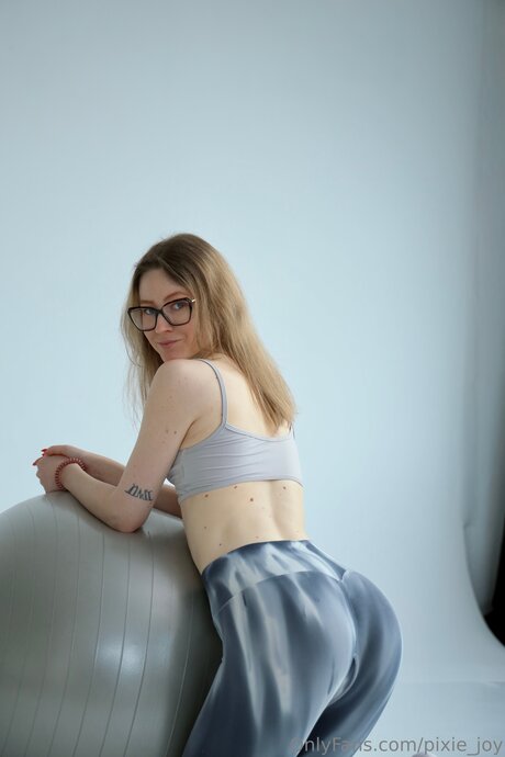 Pixie Joy Titten OnlyFans