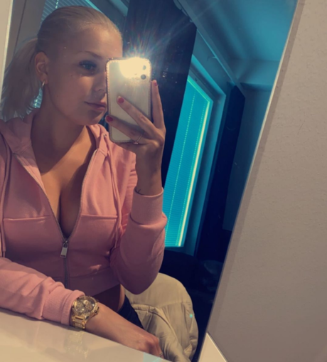 mariannika OnlyFans Model Bilder