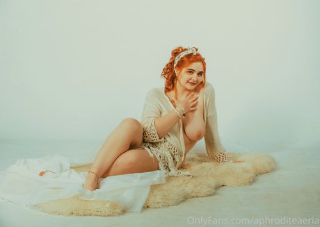 zierliche frau nur fans HD Content