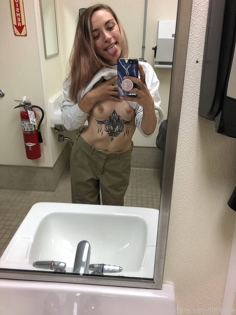 Lil Hipppie Nackt auf OnlyFans