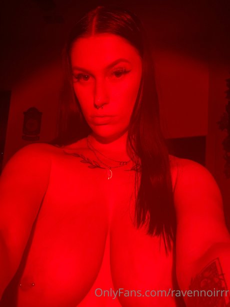 Ravennoirrr OnlyFans-Inhalte