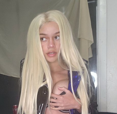 slautrx OnlyFans Striptease