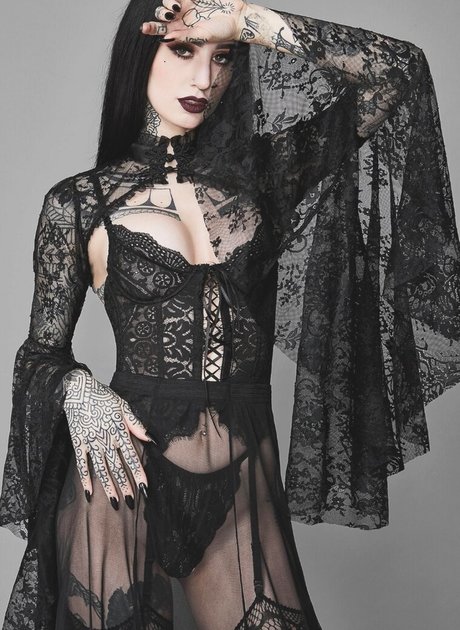 Emma Vauxdevil OnlyFans Nacktbilder