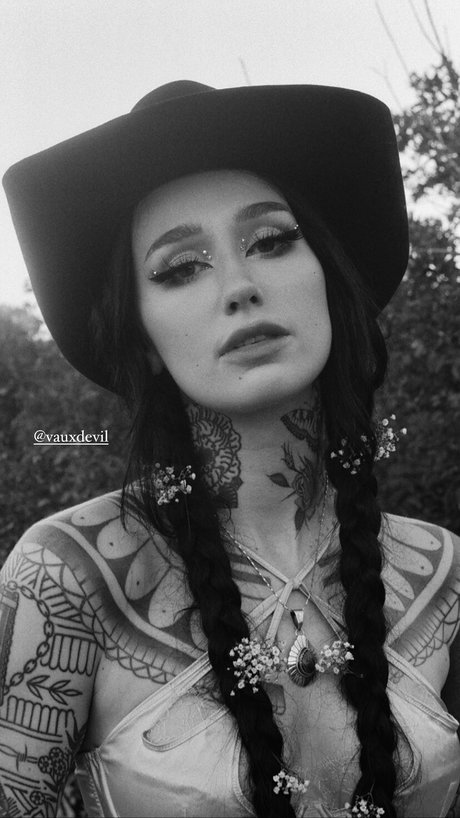 gothic asiatische onlyfans erotisch Medien