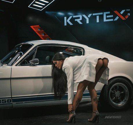 Deesha Leaks von Nacktbildern auf OnlyFans