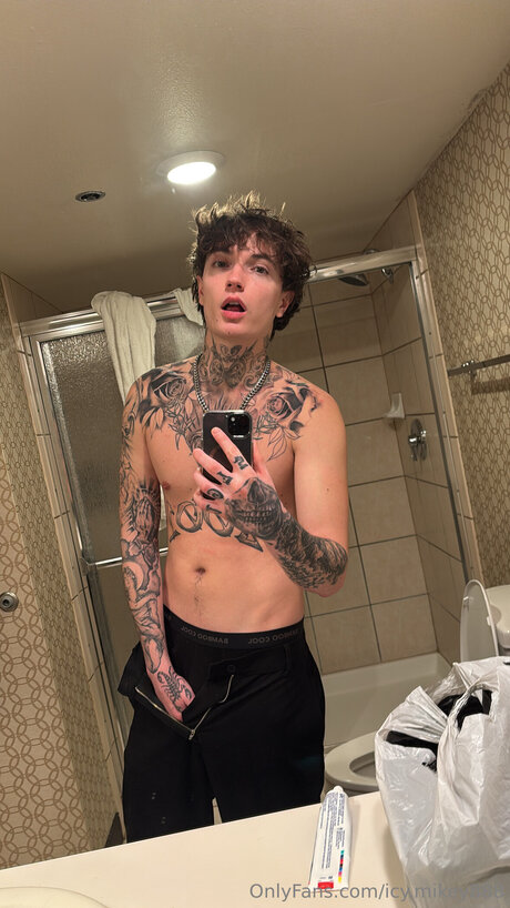 Icy Mikey888 OnlyFans Leak