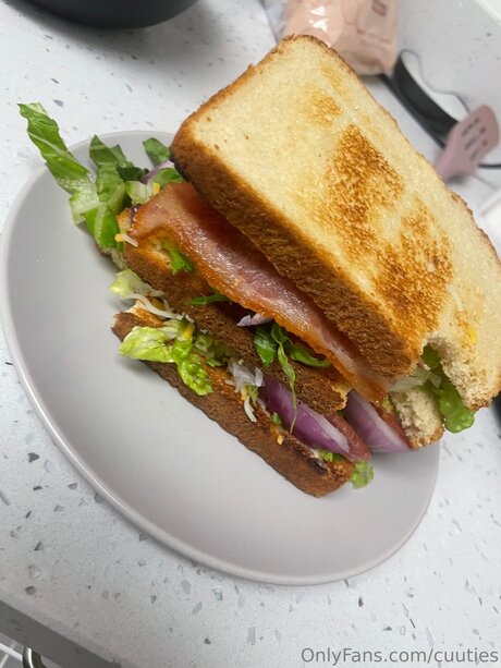 Cuuties Neue geleakte OnlyFans-Inhalte