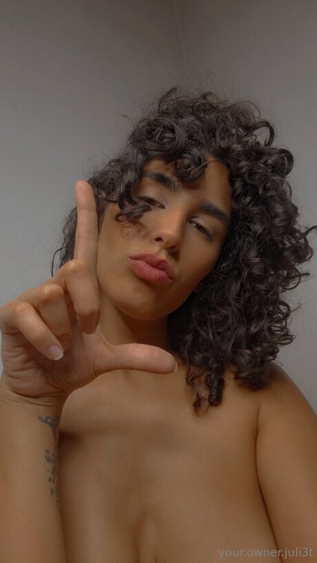 Your Owner Juli3t OnlyFans Modelfoto