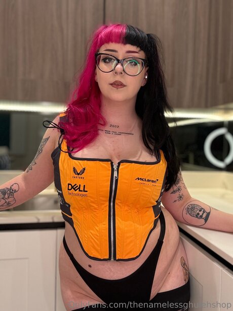 Thenamelessghulehshop OnlyFans schlank