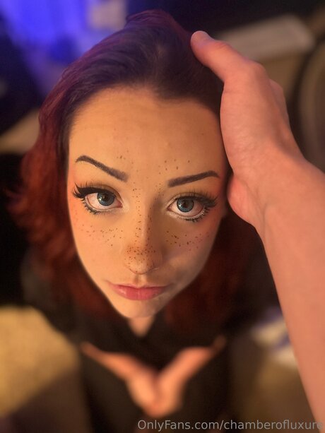 Chamberofluxure OnlyFans Model Bilder