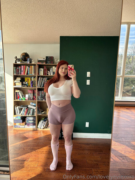 Lovelyeviexoxo OnlyFans nackte Brüste