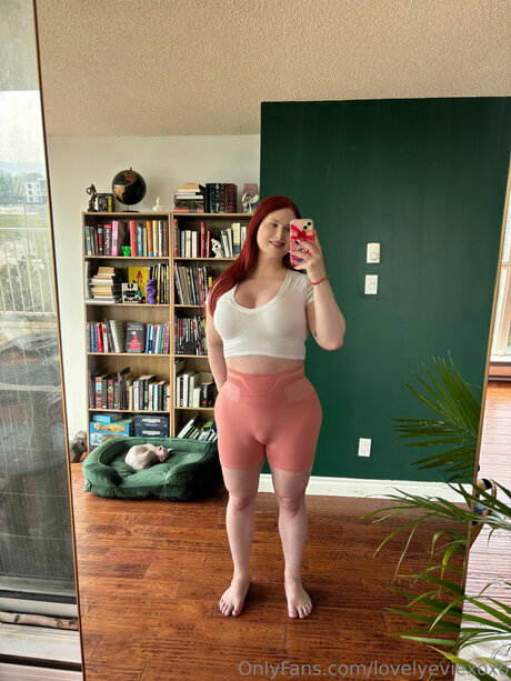 Lovelyeviexoxo OnlyFans geleakt.