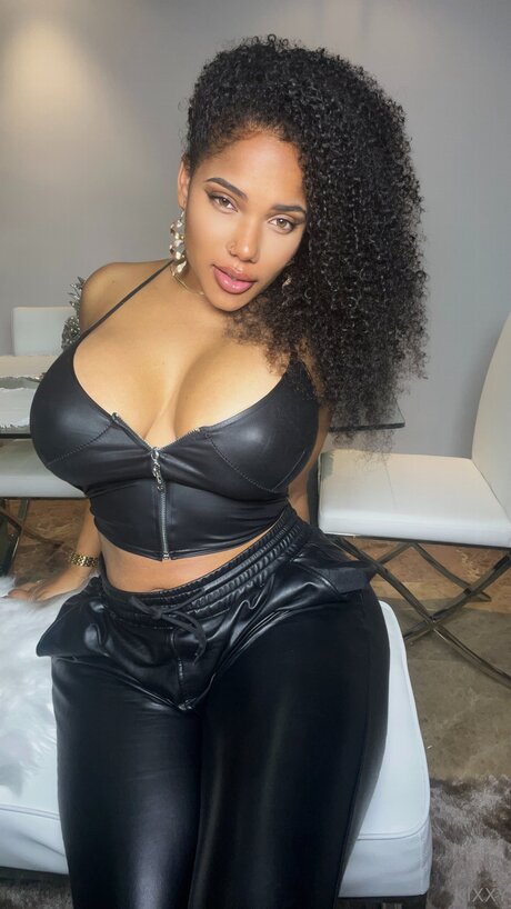 Kixxy OnlyFans Bilder