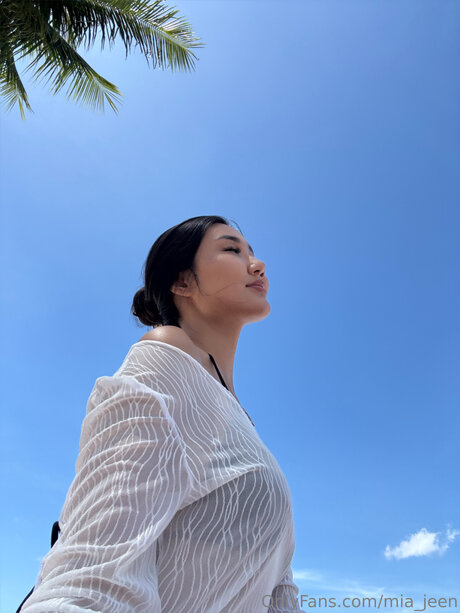 Mia Jeen Nackt
