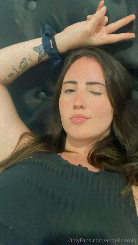 Angelinaroig NurlyFans-Brüste