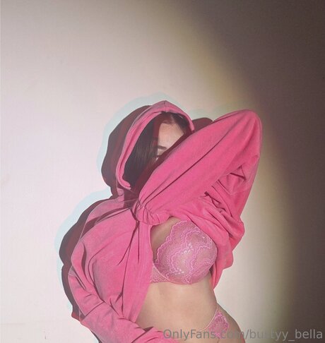 Bustyy Bella Strip OnlyFans