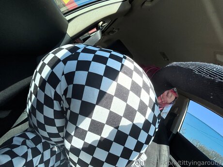 Tittyingaround Nacktbilder OnlyFans