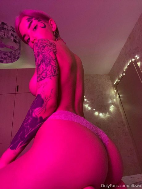 Alice X OnlyFans Striptease