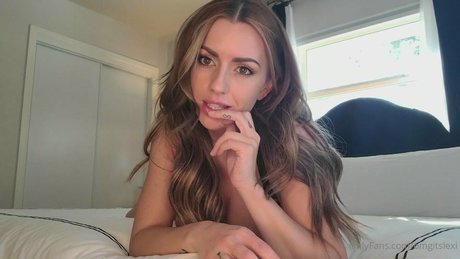 Lexi Belle Oben ohne OnlyFans