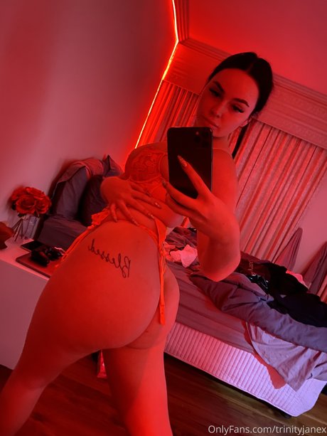 asiatische latex-onlyfans Top Aufnahme
