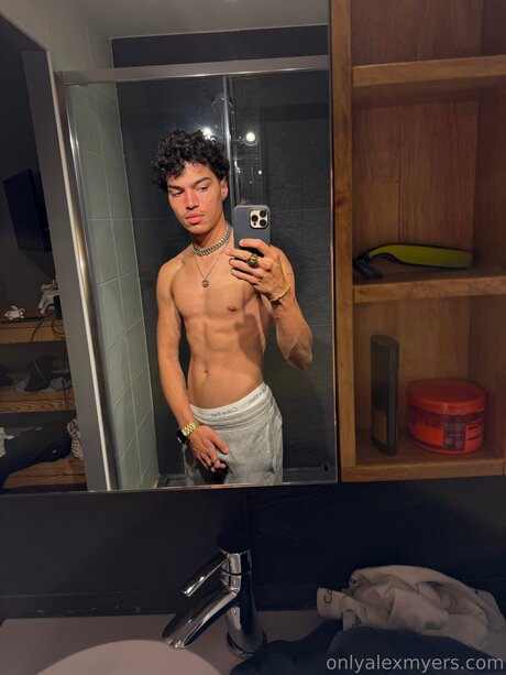 Alexmyers OnlyFans Strip