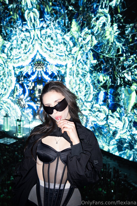 Flexlana OnlyFans Bilder