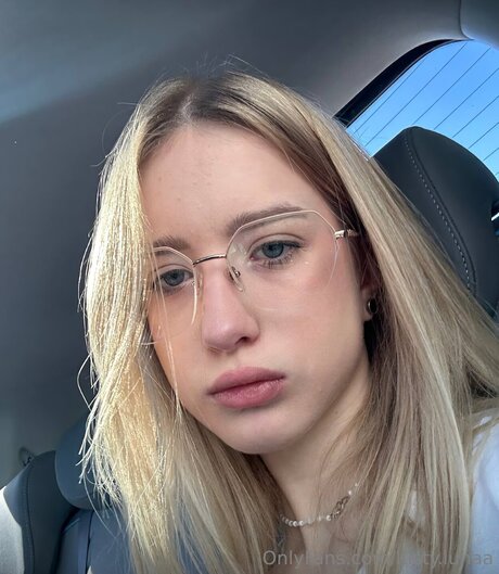 Lusty Lunaa Nackt auf OnlyFans