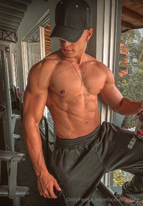 Elixxxofficfree OnlyFans Striptease