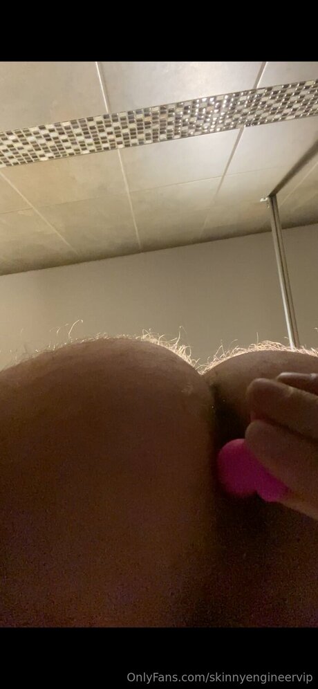 Skinnyengineervip OnlyFans Inhalte