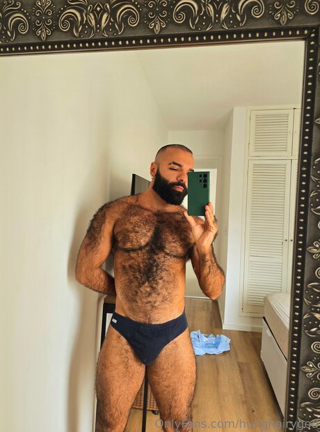 Hunghairygod OnlyFans Fotos