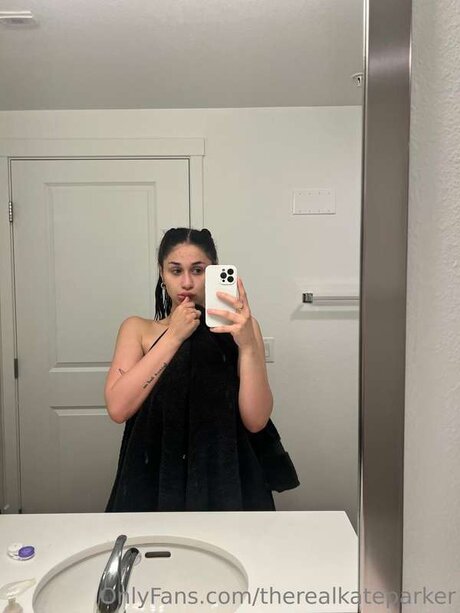 Therealkateparker OnlyFans Model Bilder