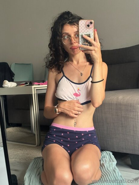 Venere Battisti Oben ohne OnlyFans