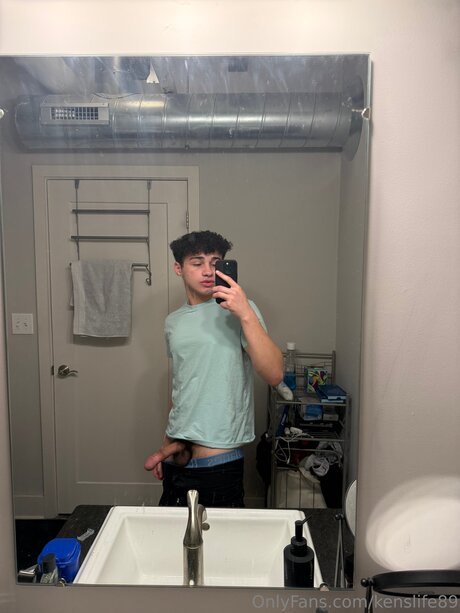 Kenslife89 OnlyFans Strip