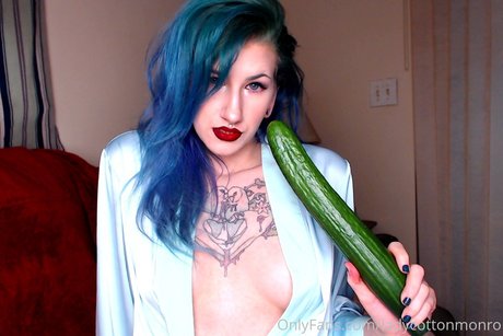 Cottontail Monroe OnlyFans schlank