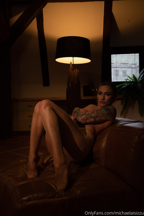 Michaela Isizzu_ Nacktpornos auf OnlyFans