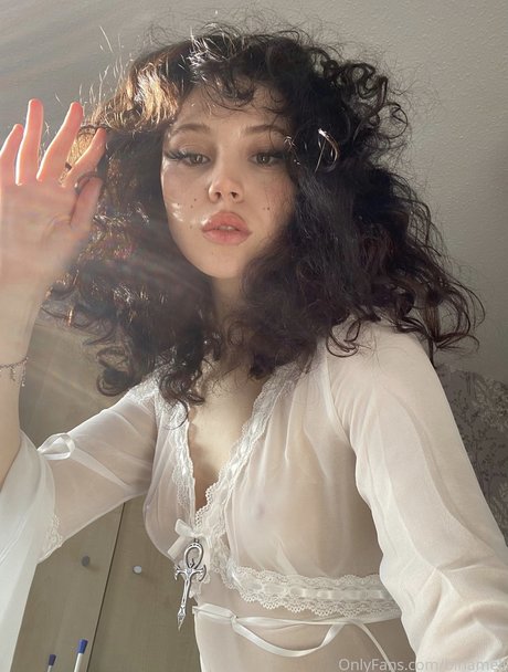 hase nackt nur fans Aktbilder Selfie