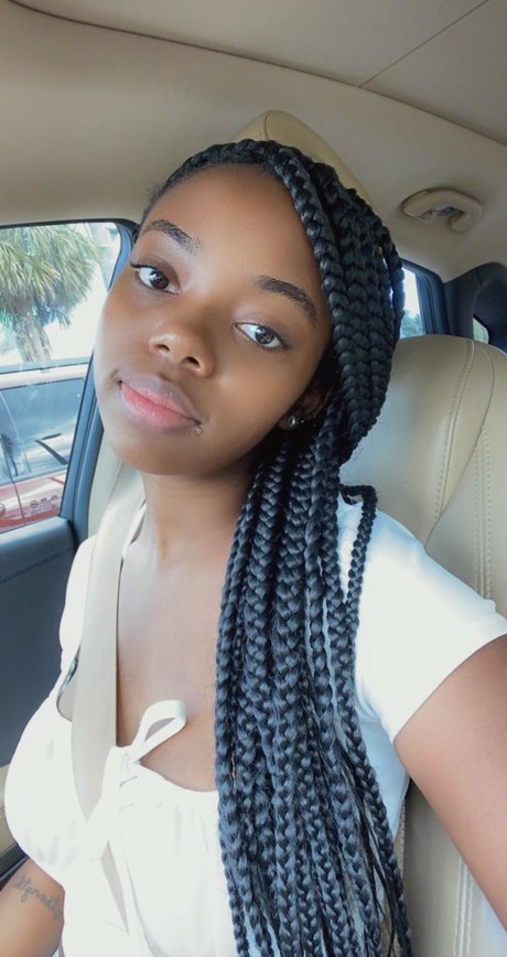 Ebonyxvenus OnlyFans schlank