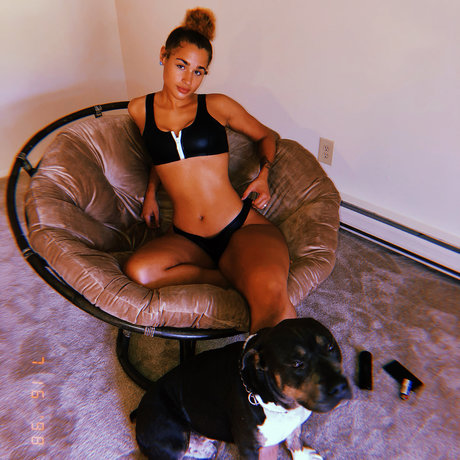 Janae Girard_ Model OnlyFans Foto