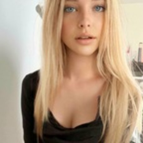 Sweet Little Mia_ OnlyFans Leak