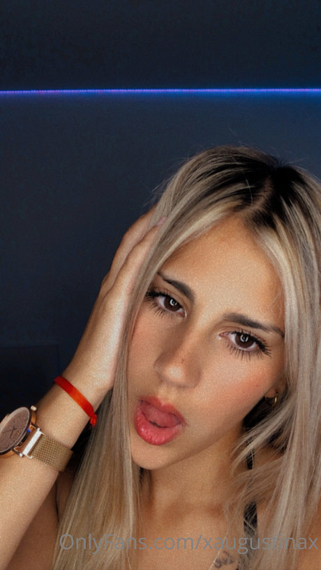 Augustina 18 Füße OnlyFans