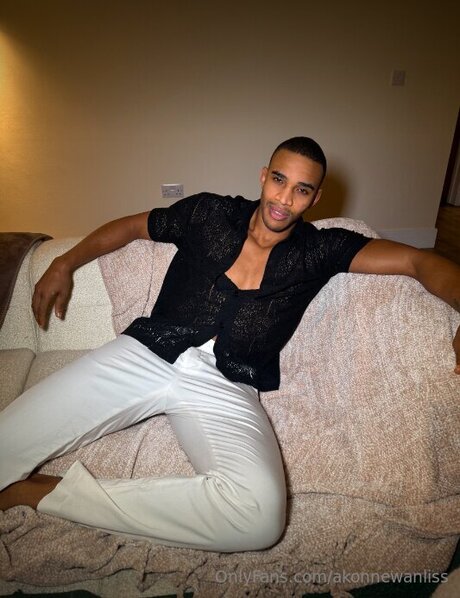 Akonnewanliss NurlyFans-Brüste