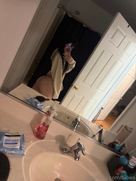 Blows OnlyFans nackt