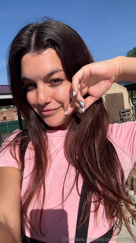 Nicoleskirtsfree OnlyFans Leak